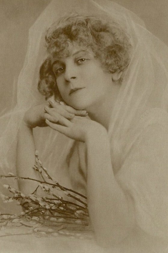 Emmi Kosáry backdrop