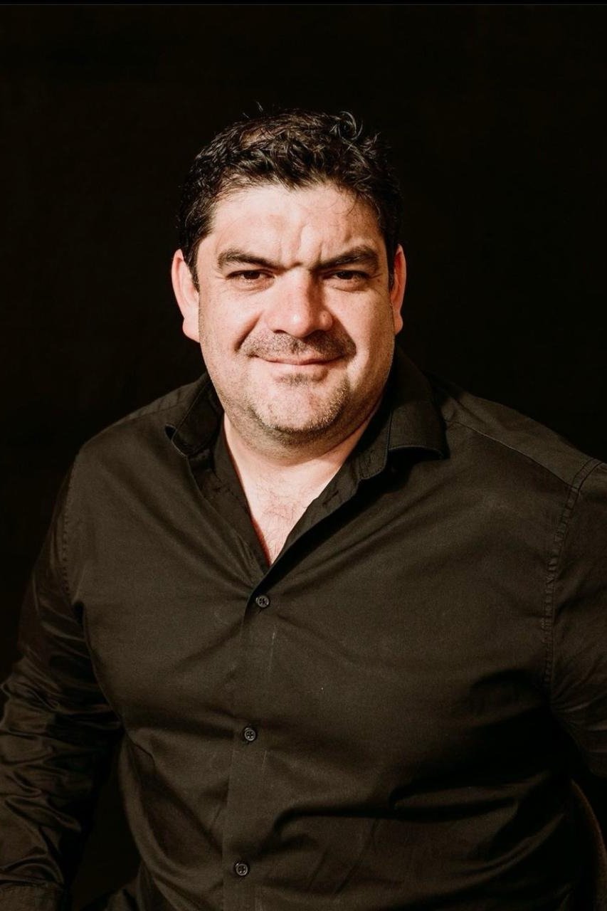 Cesar Zelada backdrop