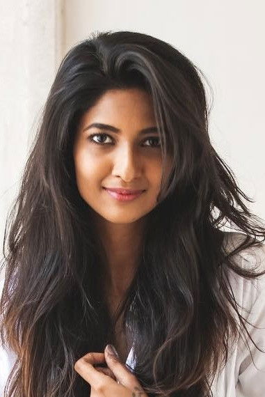 Keerthi Pandian backdrop