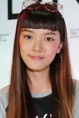 Ploiyukhon Rojanakatanyoo backdrop