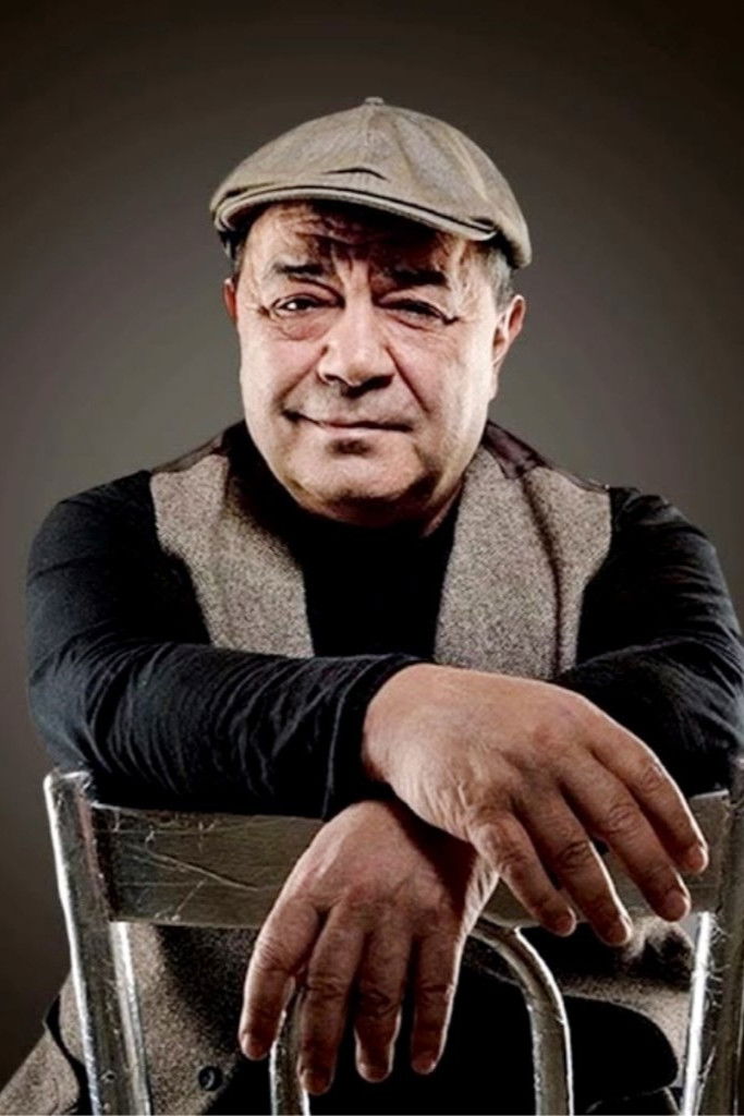 Rubën Hakvridian backdrop