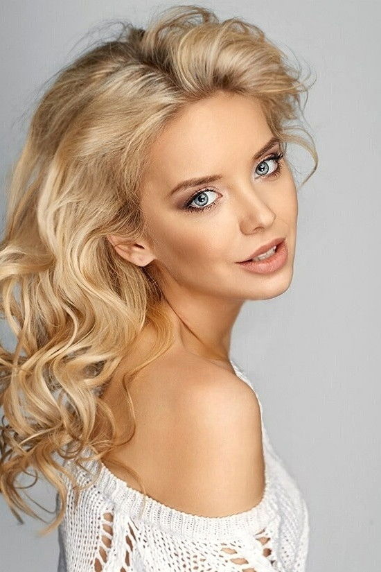 Darina Griboedova backdrop