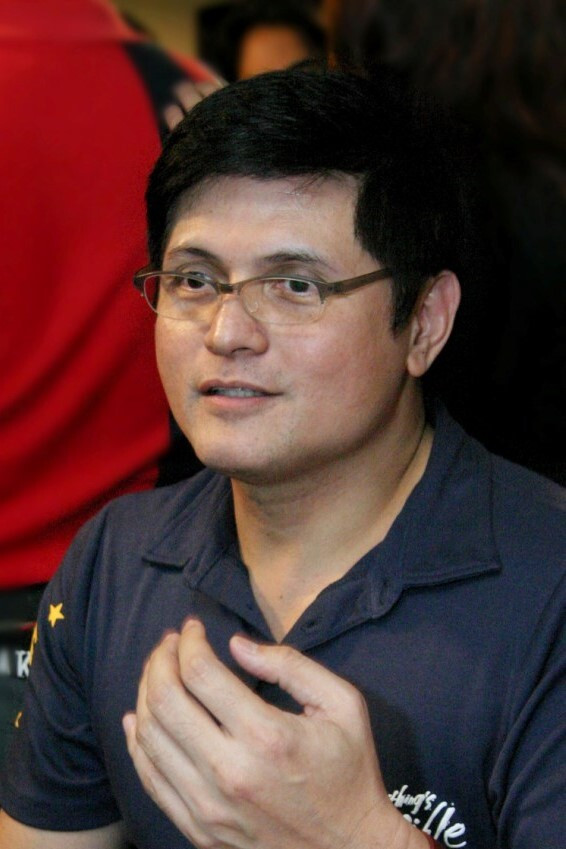 Rowell Santiago backdrop