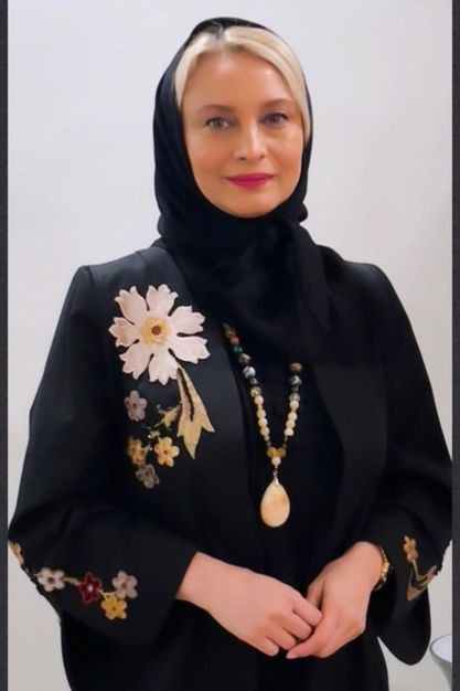 Maryam Kavyani backdrop