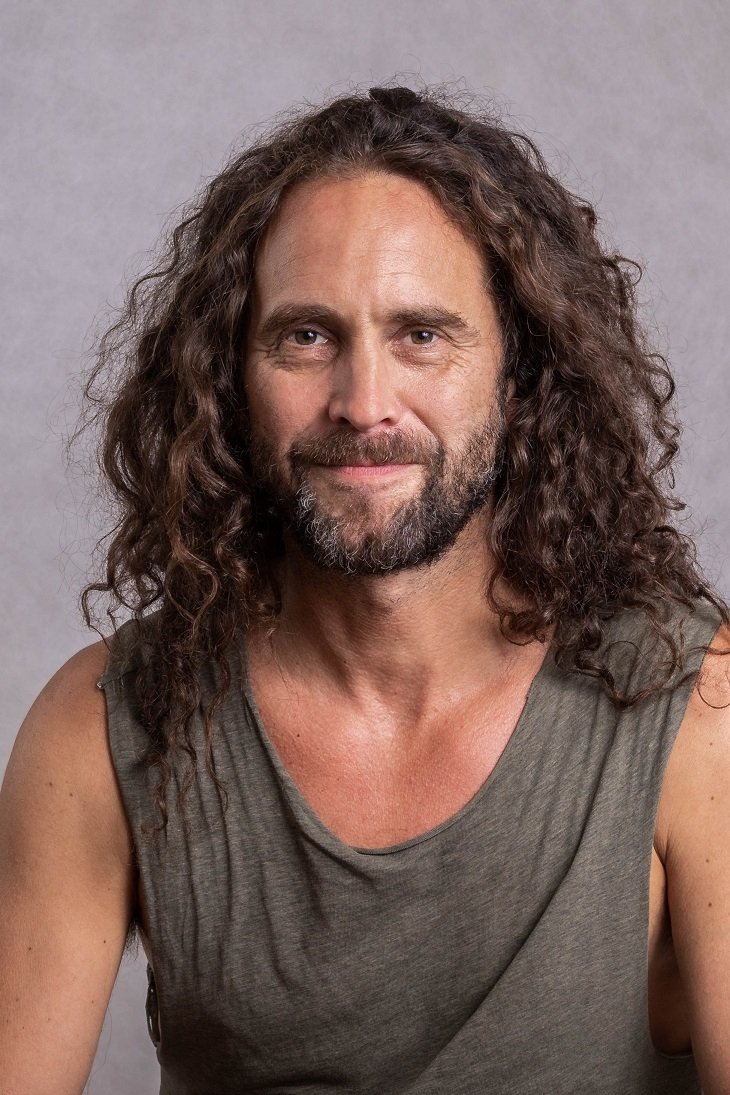 Áron Gauder backdrop