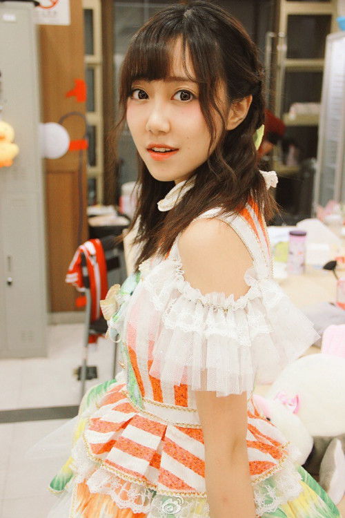 Feng Xinduo backdrop