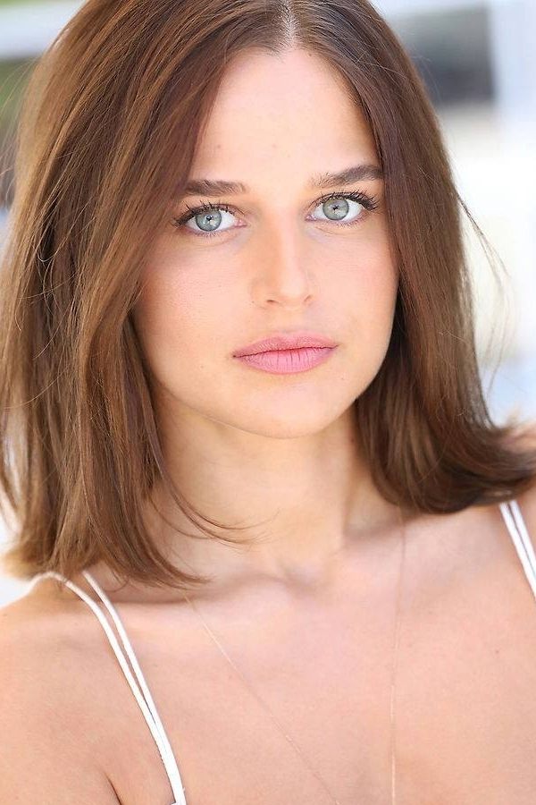 Stephanie Nur backdrop