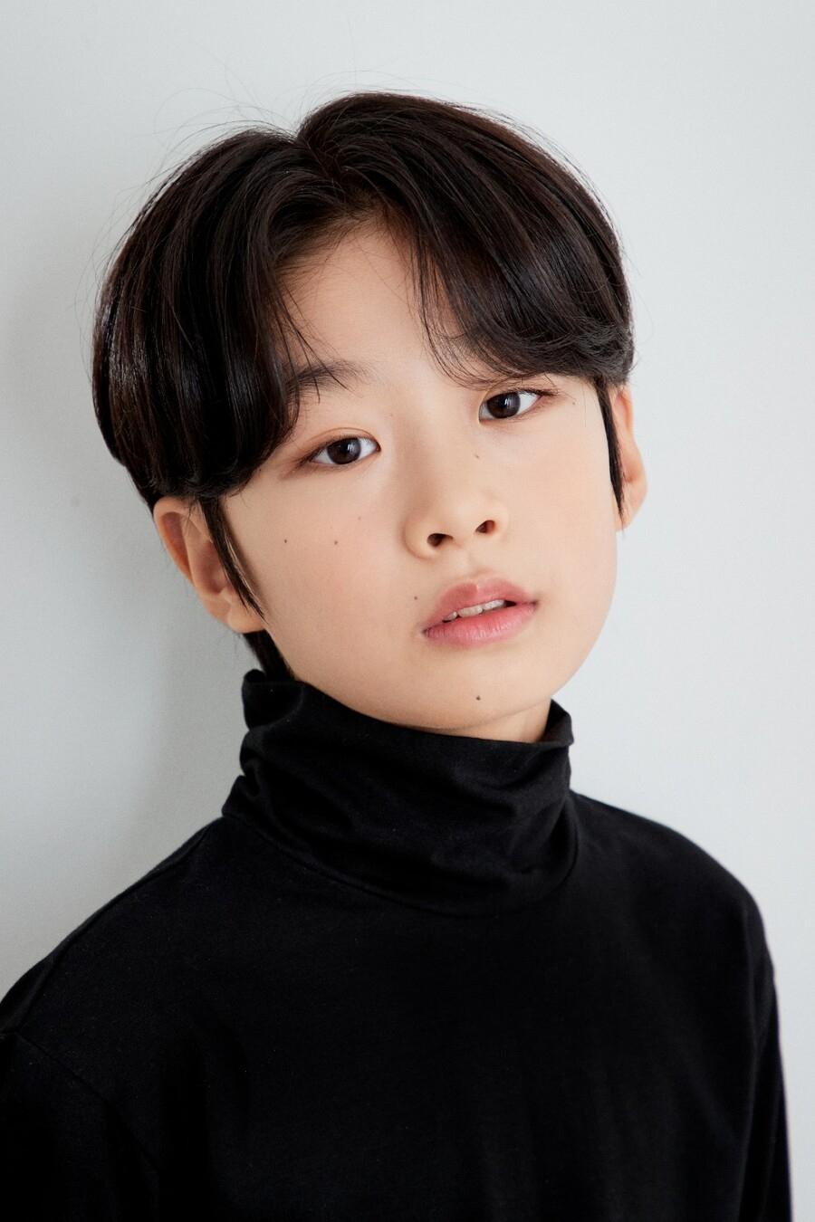 Lee Joo-won backdrop