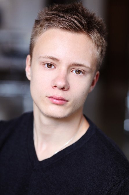 Antoan Lëkijé backdrop