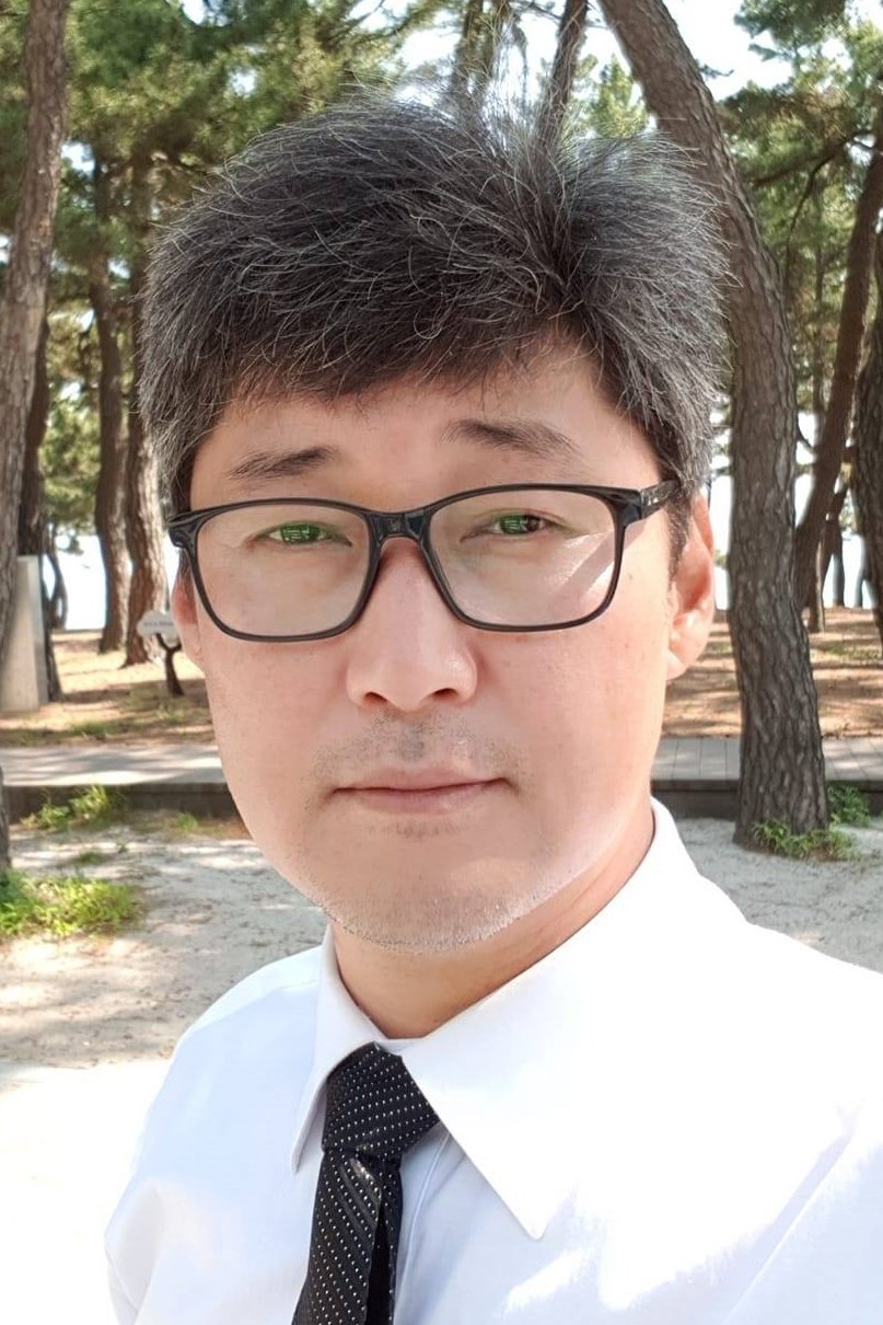 Shim Won-cheol backdrop