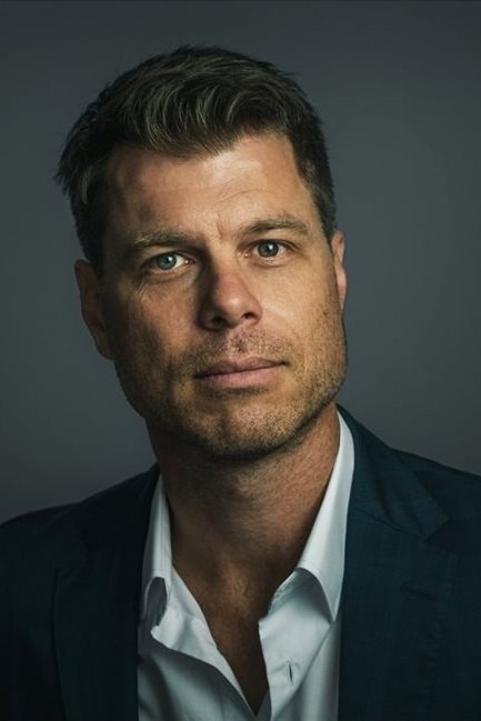 Rowan Howard backdrop