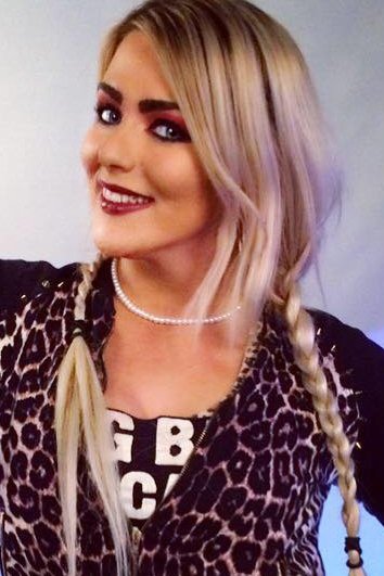 Session Moth Martina backdrop