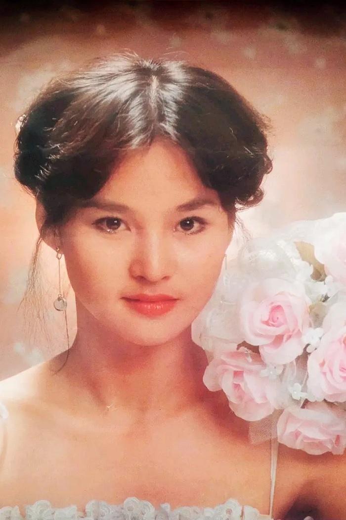 Hsia Ling-Ling backdrop