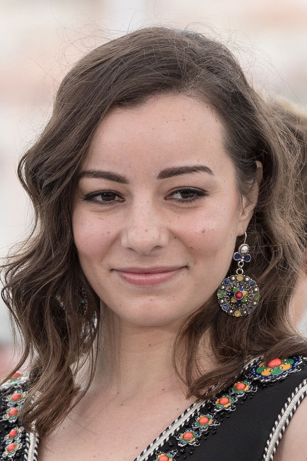 Amira Hilda Douaouda → Amira Hilda Douauda backdrop