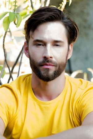 Caetano O'Maihlan backdrop