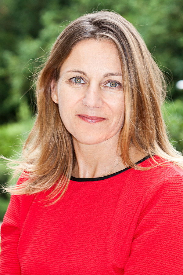 Hélène Courtois backdrop