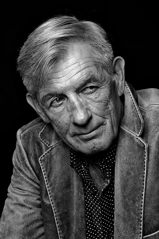 Kristofer Karl Džonson backdrop