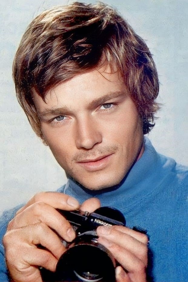 Piter Li Lorens backdrop