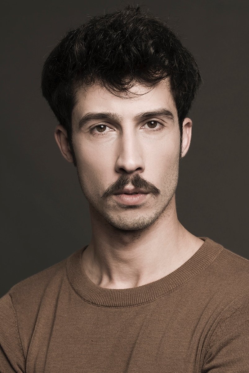 Miguel Cunha backdrop