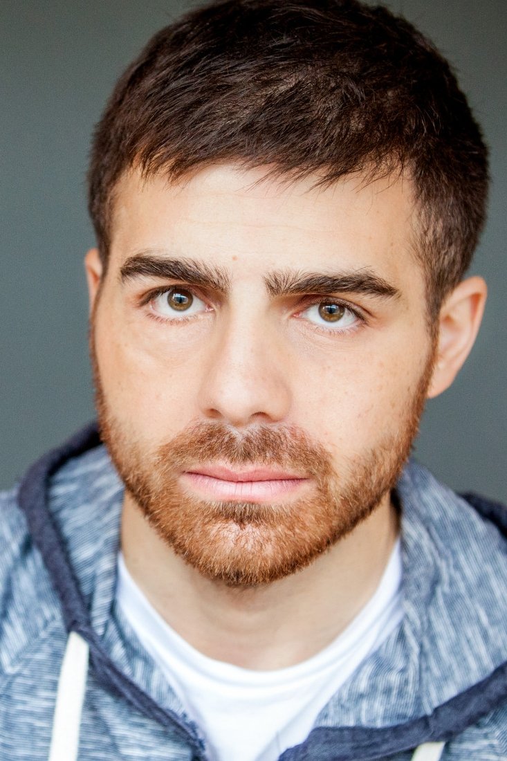 Amir Sám Nakhjavani backdrop