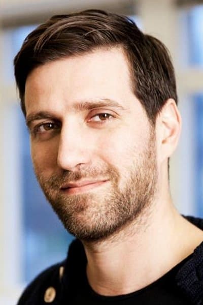 Jannik Tai Mosholt backdrop