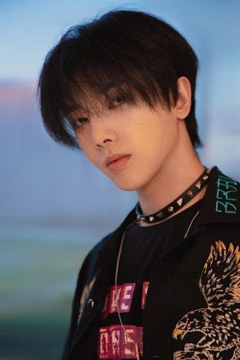 Hua Chenyu backdrop