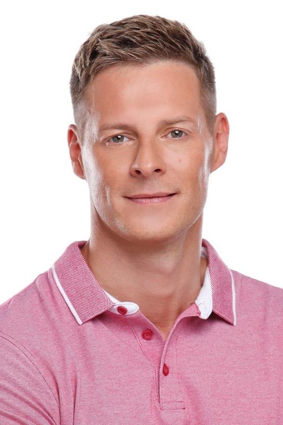 Matthieu Delormeau backdrop