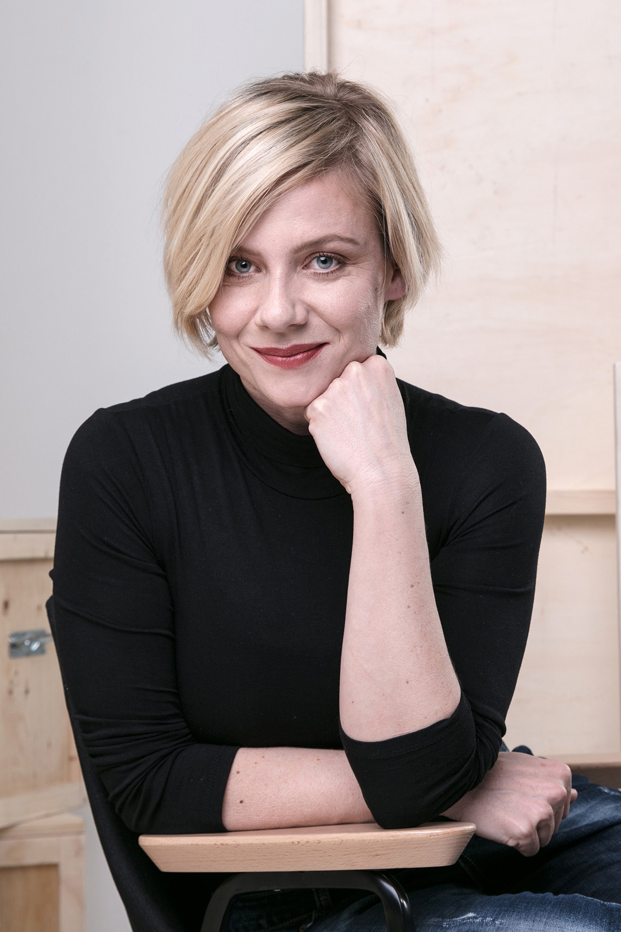 Jana Zupančič → Xhana Zupançiq backdrop