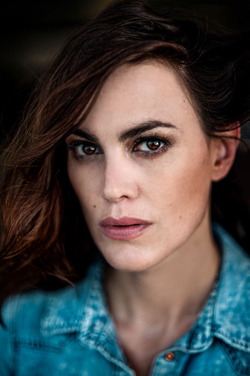 Isabel Scholz backdrop