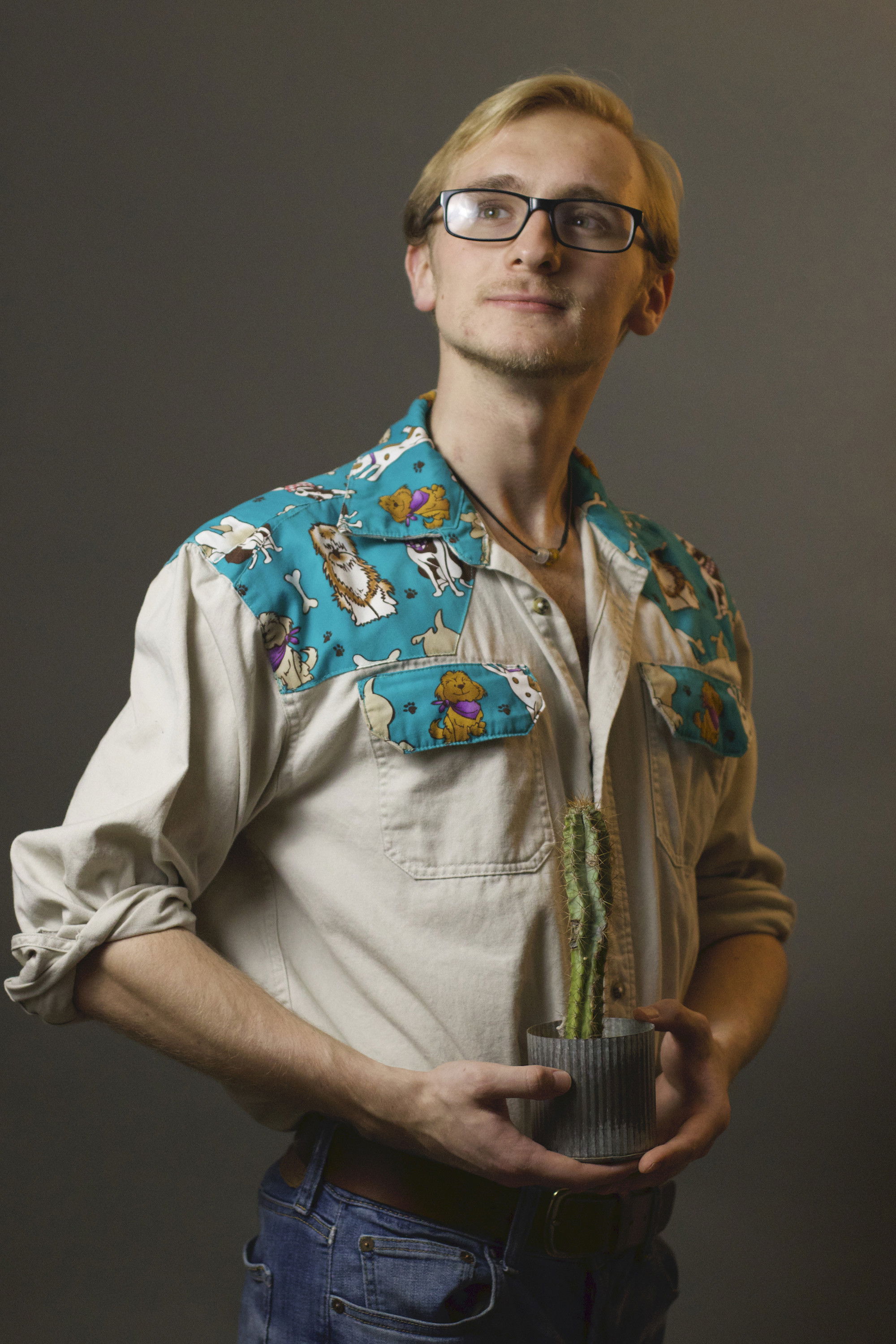 Xejms Oksier backdrop