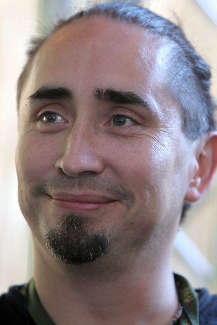 Daniel Bravo backdrop