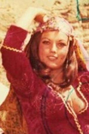 Tülin Kazan backdrop