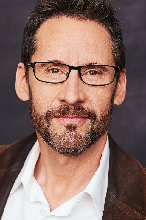 Eric Larson backdrop