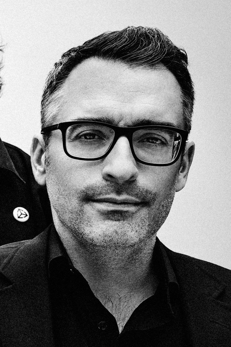 Jean-François Pauzé backdrop