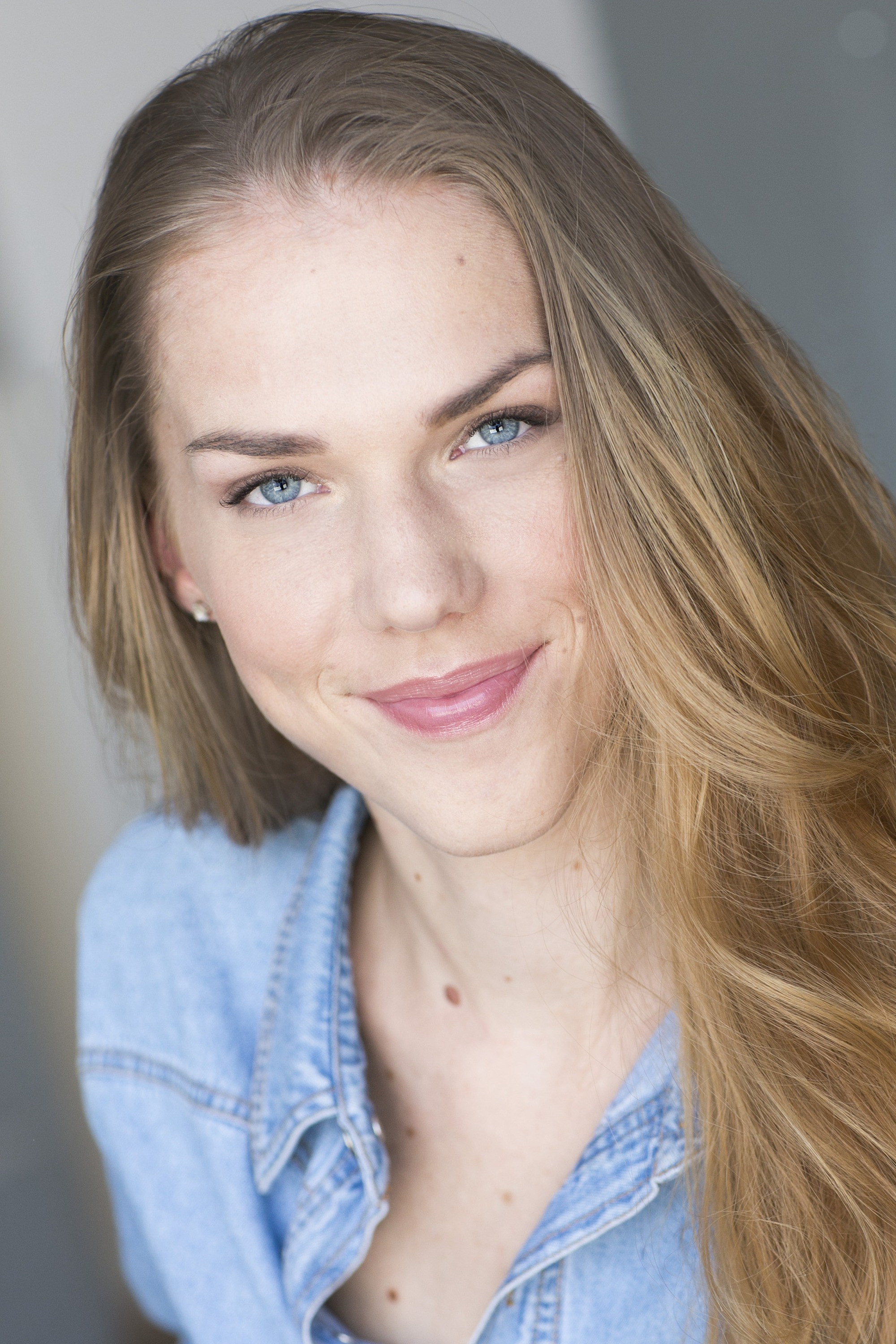 Christin Muuli backdrop