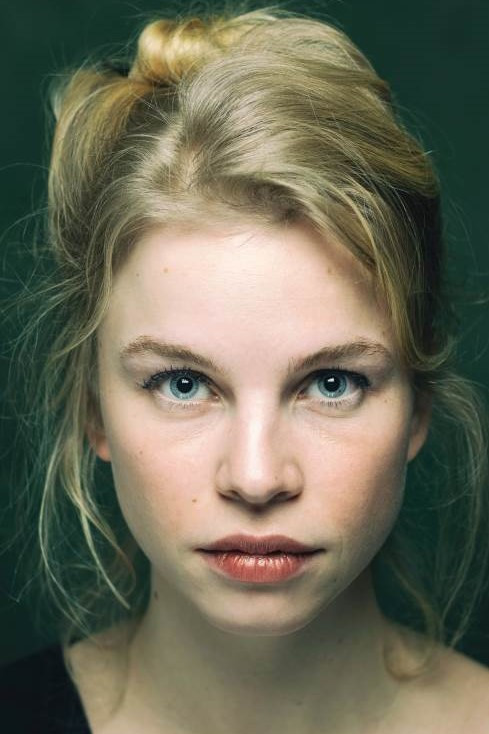 Emma Josten backdrop