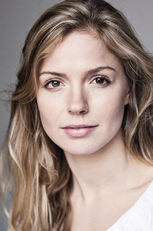 Lucy Aarden backdrop