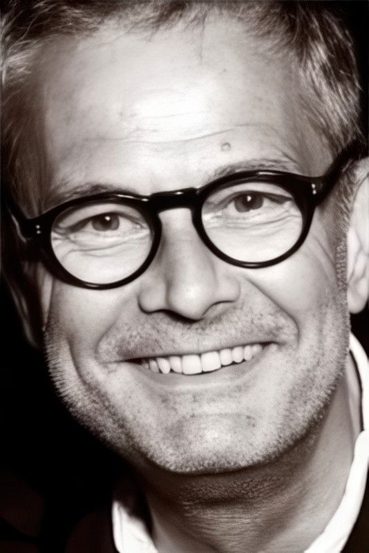 Guillaume Frisquet backdrop