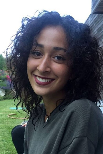 Elika Bozorgi backdrop