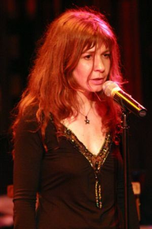 Isabelle Feuillebois backdrop