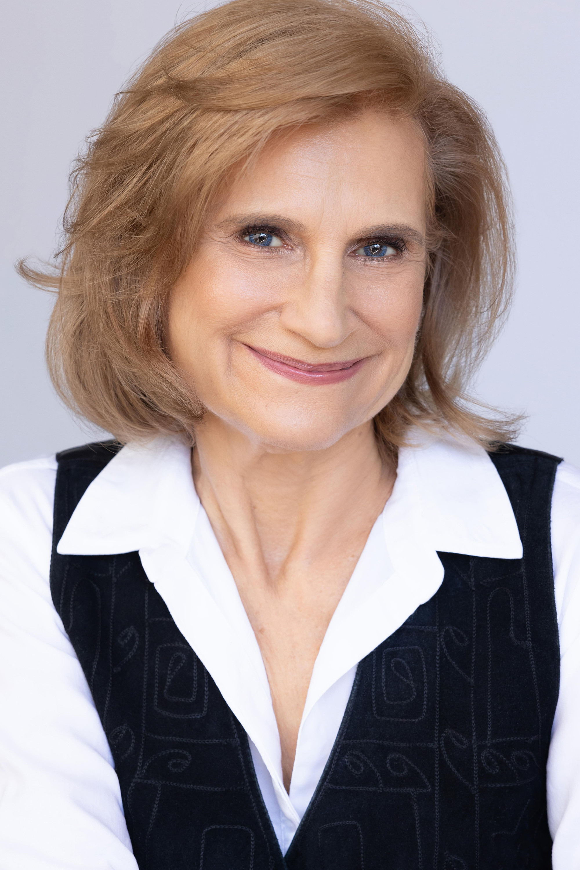 Elle Trapkin backdrop