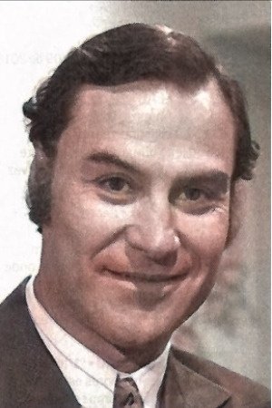 Leonardo Villar backdrop