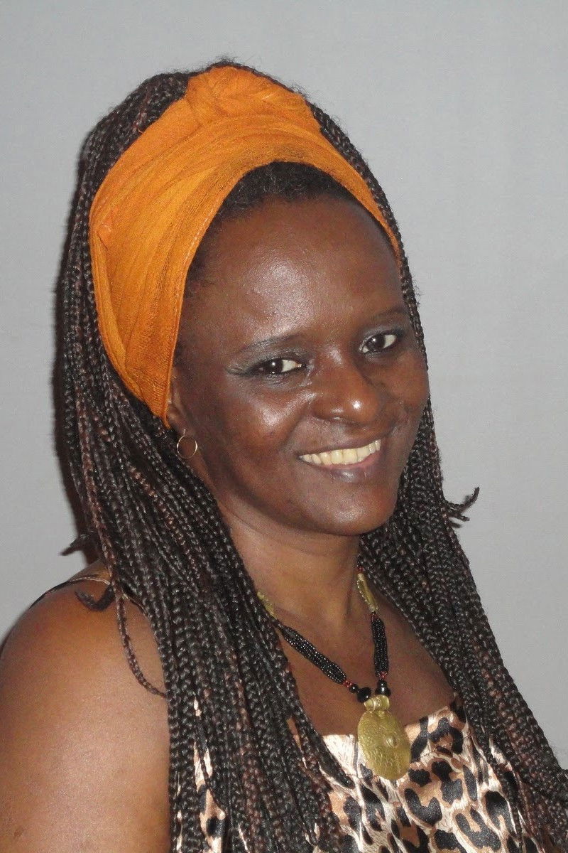 Iléa Ferraz backdrop