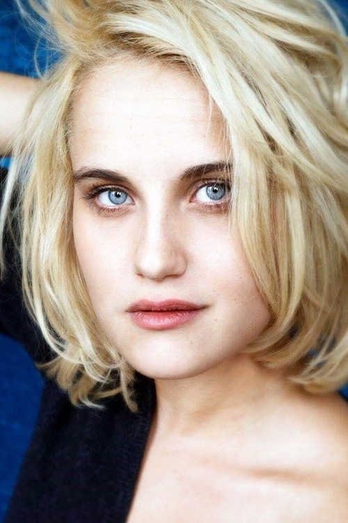 Claudia Fortunato backdrop