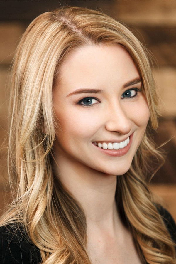 Emma Loggins backdrop