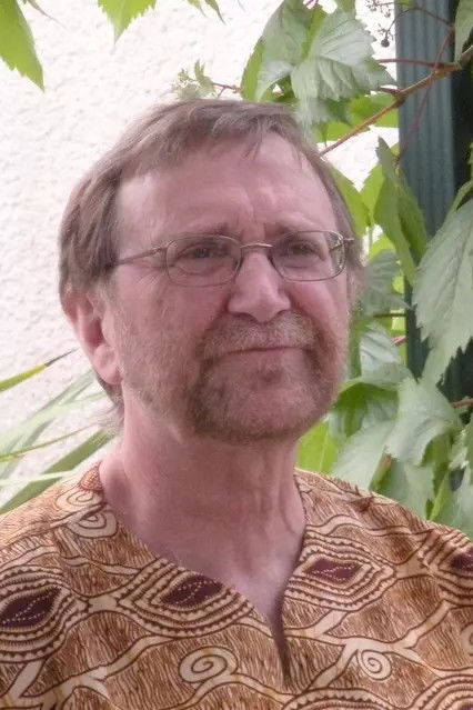 Bernard Roué backdrop