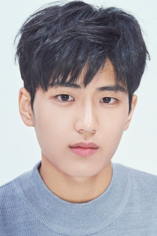 Kim Min-cheol backdrop