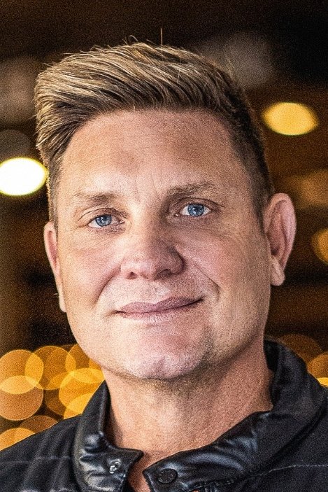 Kurt Darren backdrop