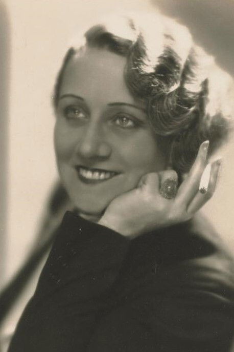 Tilly Perin-Bouwmeester backdrop