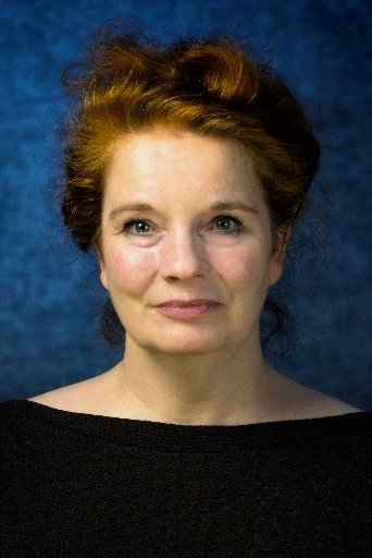 Emma Spurgin Hussey backdrop